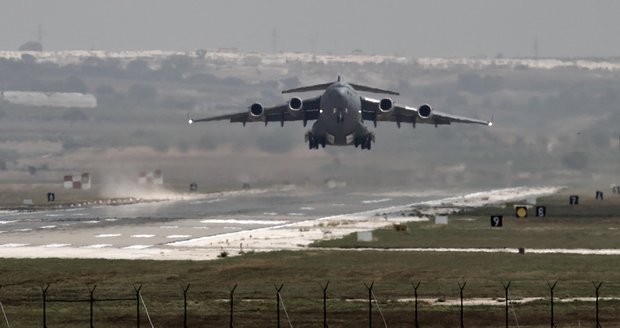 Turecko vyvolalo mimořádné zasedání NATO: Vstoupí Česko do války s ISIS?