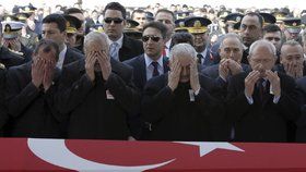 Turecko truchlí nad mrtvými vojáky. (Ilustrační foto)