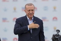 Erdogan s volbami zřejmě posílí svou moc. Turecko se změní na prezidentský stát