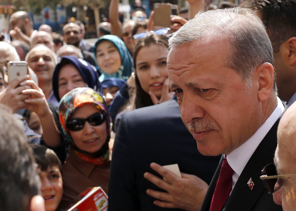 Turecký prezident Erdogan výrazně posílí. Pomohlo mu k tomu referendum.