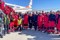 Čeští záchranáři se z Turecka vrací domů. Česko ale bude pomáhat dál, poslalo deky a obvazy