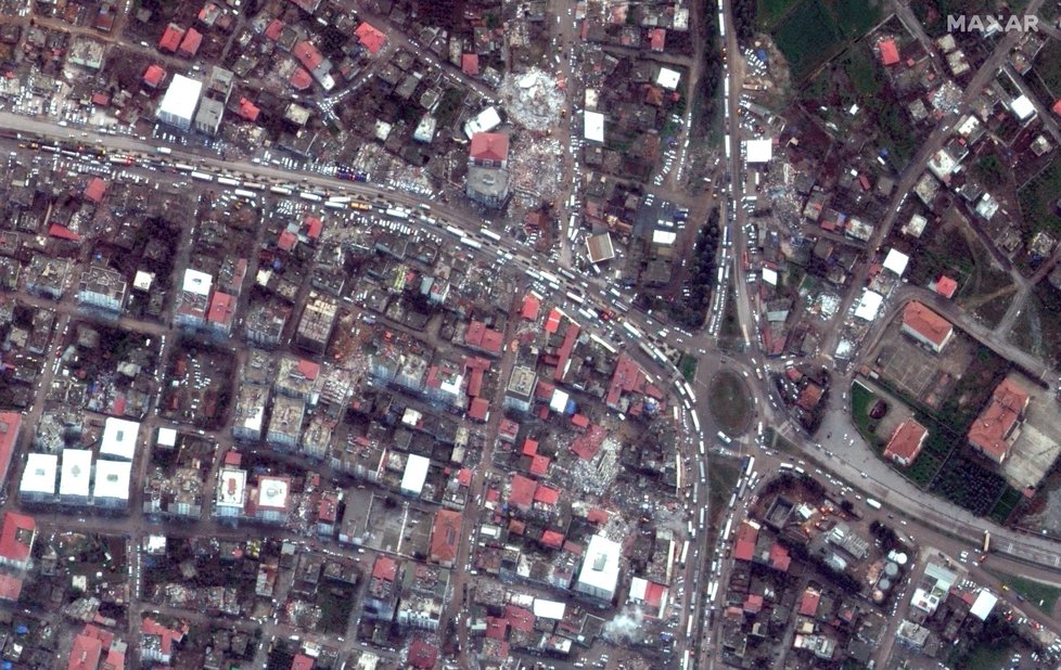 Turecké město Nurdagi 7. února 2023 po zemětřesení.