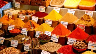 Světová tržiště plná vůní a barev koření