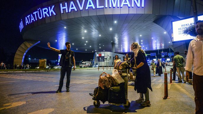 V Turecku probíhá vyšetřování teroristické útoku na istanbulském letišti V Turecku probíhá vyšetřování teroristické útoku na istanbulském letišti