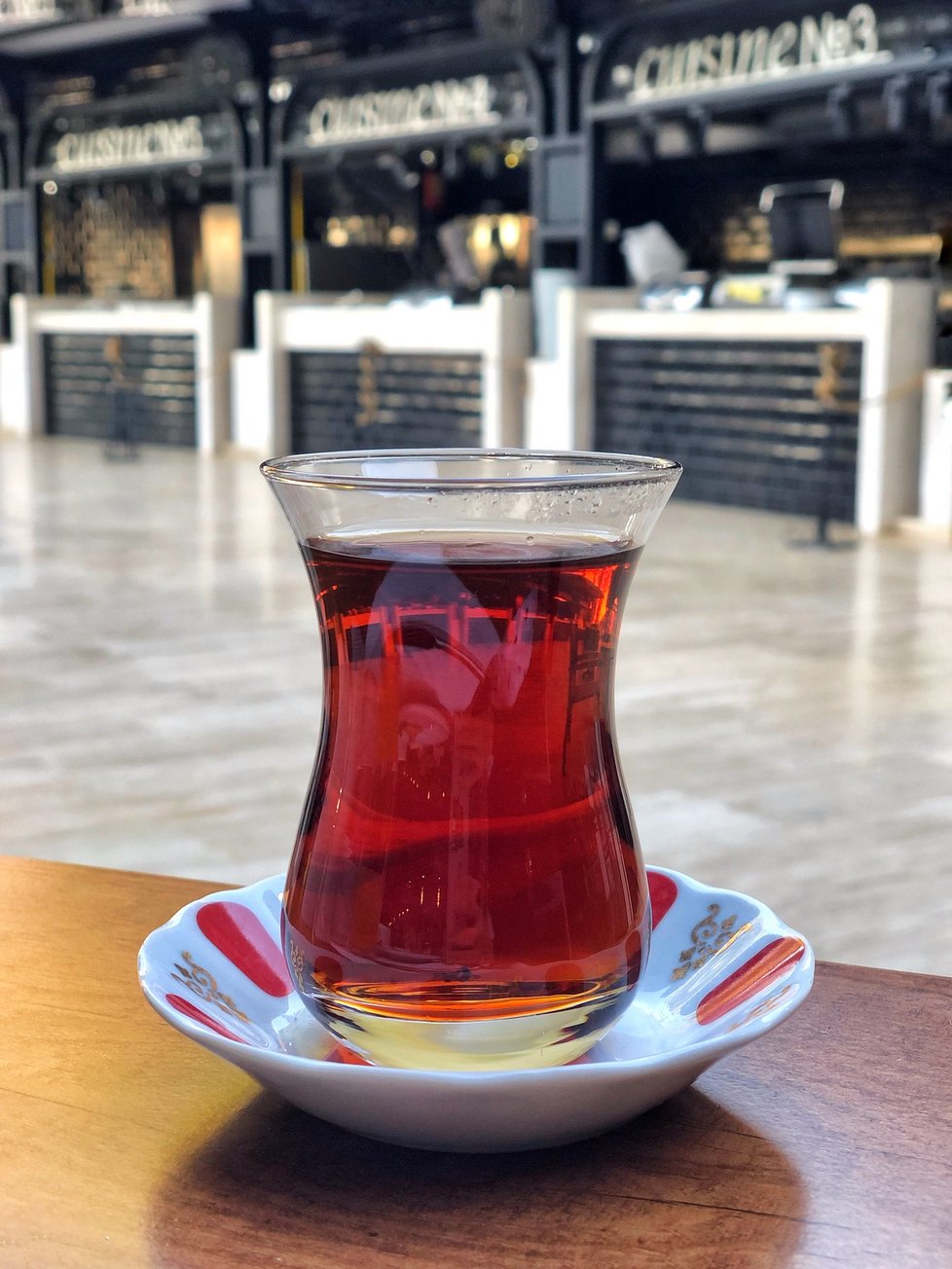 Turecký čaj, tradičně podávaný
