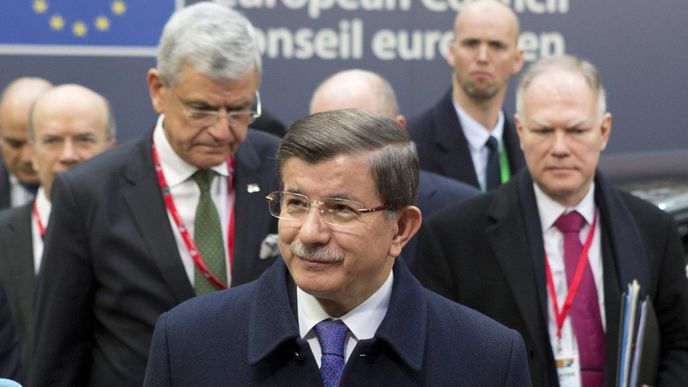 Turecký premiér Ahmet Davutoglu na jednání Evropské rady