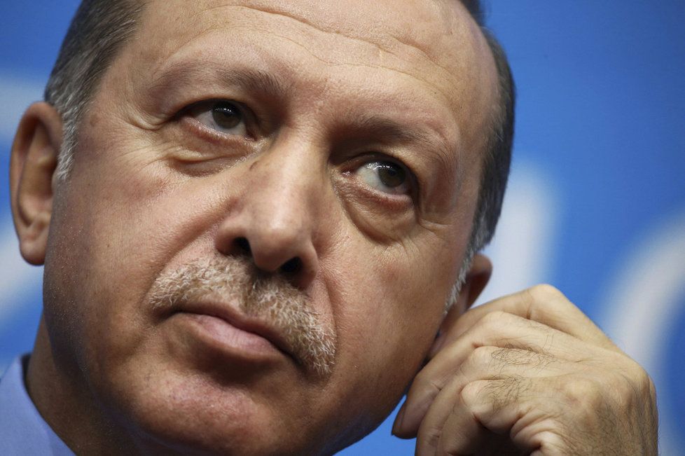 Turecký prezident Recep Erdogan vidí v soudním procesu s bankéřem Mehmetem Hakan Atillou spiknutí ze strany USA.