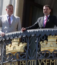 Politici vítali prvňáčky. Turek je označil za parazity, Macinka sundal obraz prezidenta Politici vítali prvňáčky. Turek je označil za parazity, Macinka sundal obraz prezidenta
