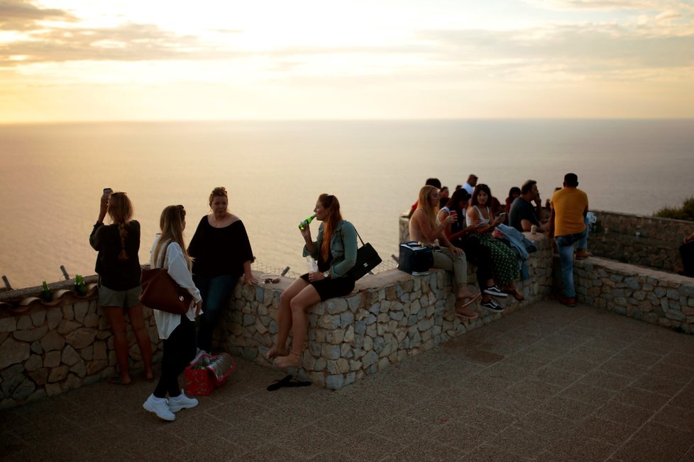 Turisté se po otevření hranic pomalu vracejí i do Španělska, omezení ale pořád platí (18. 6. 2020).
