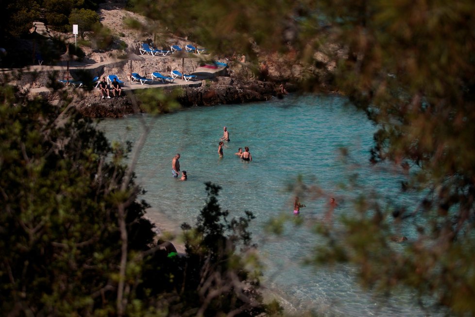 Turisté se po otevření hranic pomalu vracejí i do Španělska, omezení ale pořád platí (18. 6. 2020).