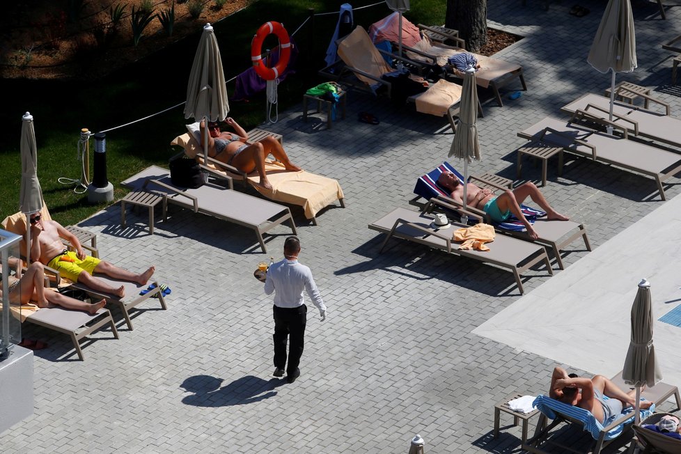 Turisté se po otevření hranic pomalu vracejí i do Španělska, omezení ale pořád platí (18. 6. 2020).