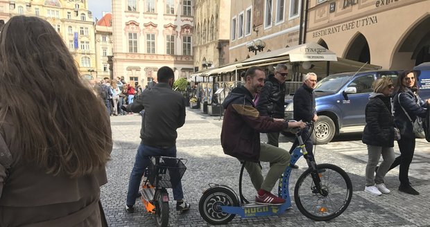 Praha 1 chystá omezení pro pohyb jízdních kol a koloběžek v centru Prahy.