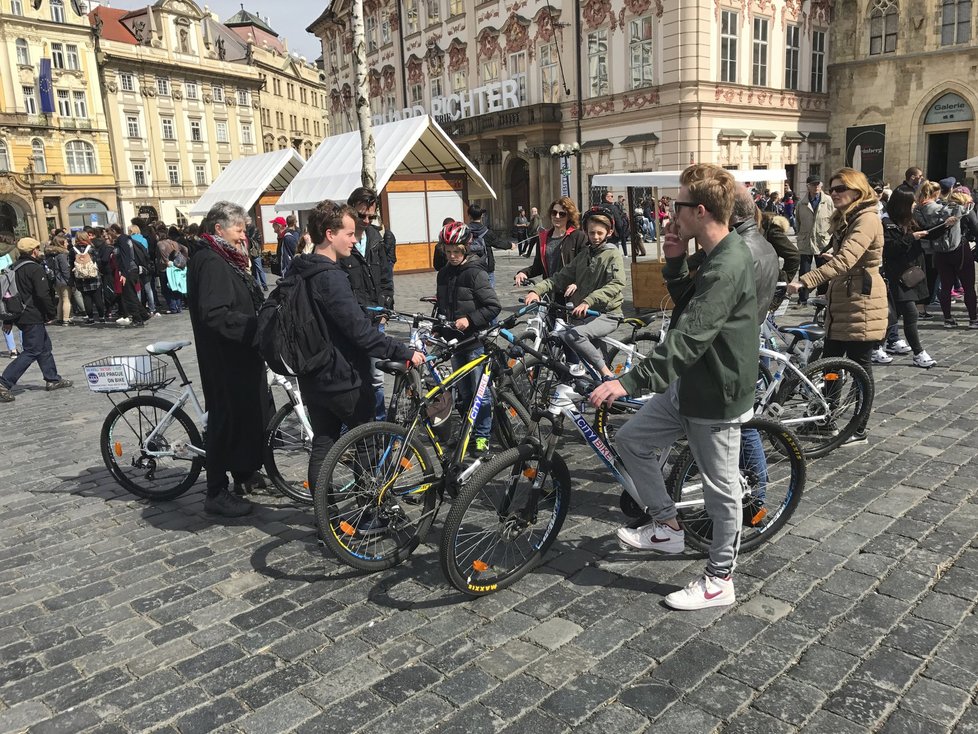 Cyklisty zatím časové omezení od 10 do 17 hodin v centru Prahy neomezuje.