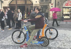 Elektrokoloběžky začali využívat hojně turisté po zákazu segwayů.