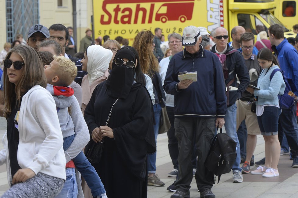 Turistů v Praze je letos v létě o 50 000 víc.