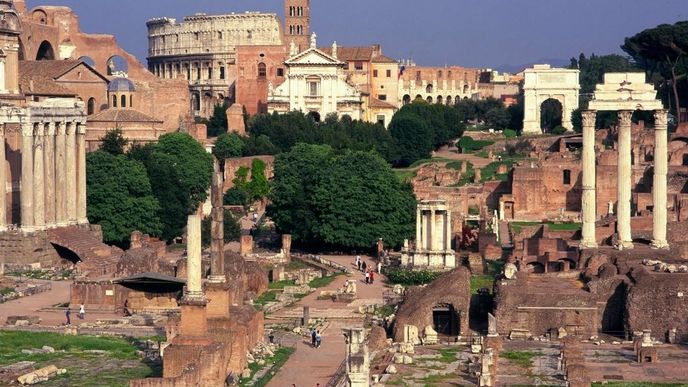Turisté objevují římské památky za běhu, ilustrační foto