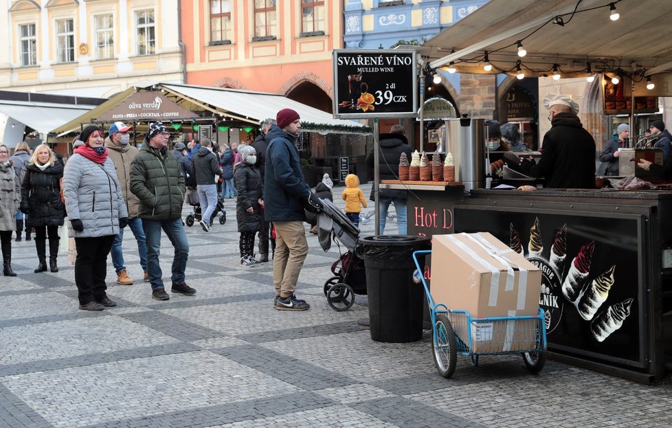 Staroměstské náměstí o první adventní neděli.