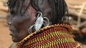 Turkanové obývají sever Keni. Na první pohled zaujmou kovovými náušnicemi a tuhými korálkovými náhrdelníky.