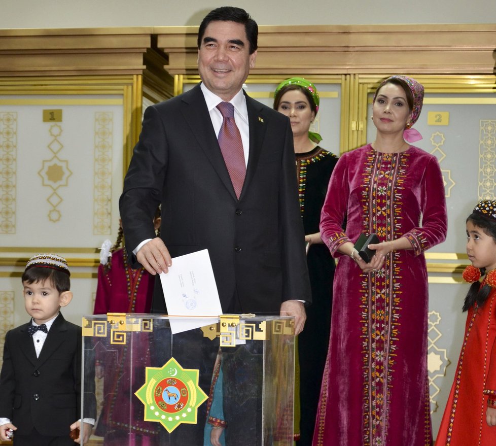 Prezidentské volby, při kterých se Gurbanguli Berdymuhamedov stal potřetí vládcem Turkmenistánu