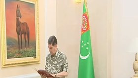 Turkmenský prezident Gurbanguli Berdymuhamedov dopsal svou knihu.