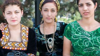 V Turkmenistánu chytají policisté večer ženy a odvádějí je na testy V Turkmenistánu chytají policisté večer ženy a odvádějí je na testy