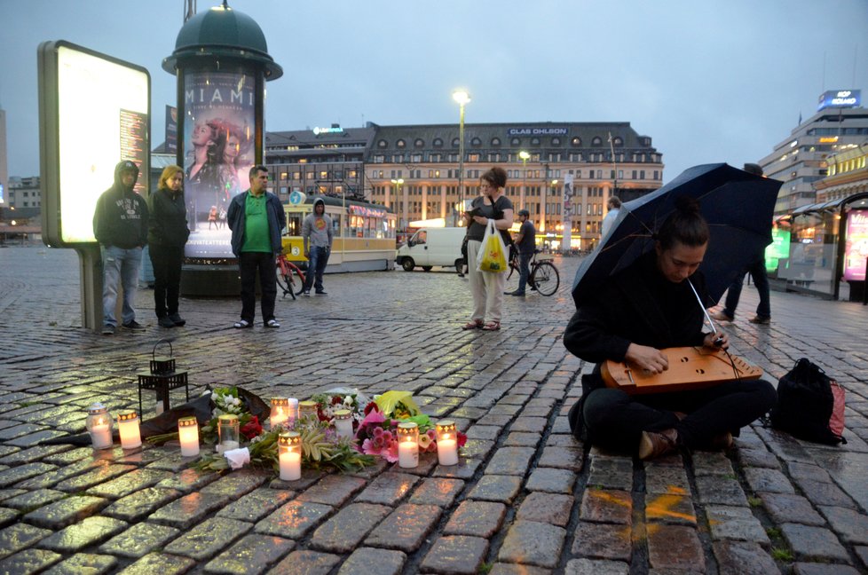 Útok ve městě Turku finská policie vyšetřuje jako trestný čin související s terorismem. Hlavním podezřelým je podle ní osmnáctiletý Maročan.