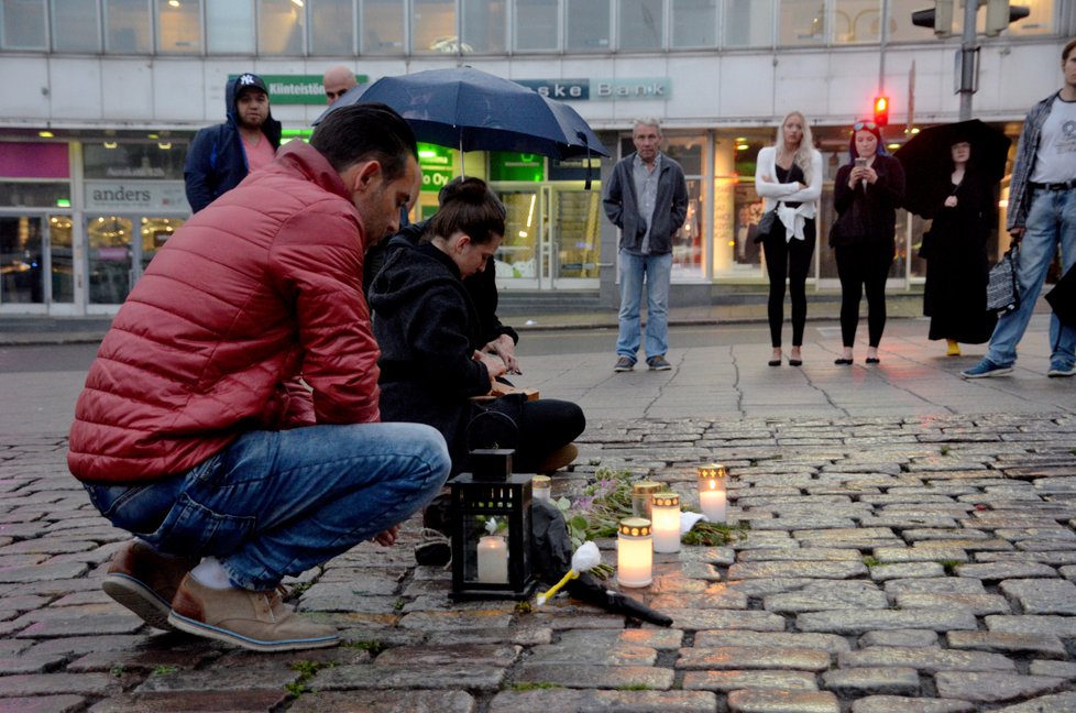Útok ve městě Turku finská policie vyšetřuje jako trestný čin související s terorismem. Hlavním podezřelým je podle ní osmnáctiletý Maročan.