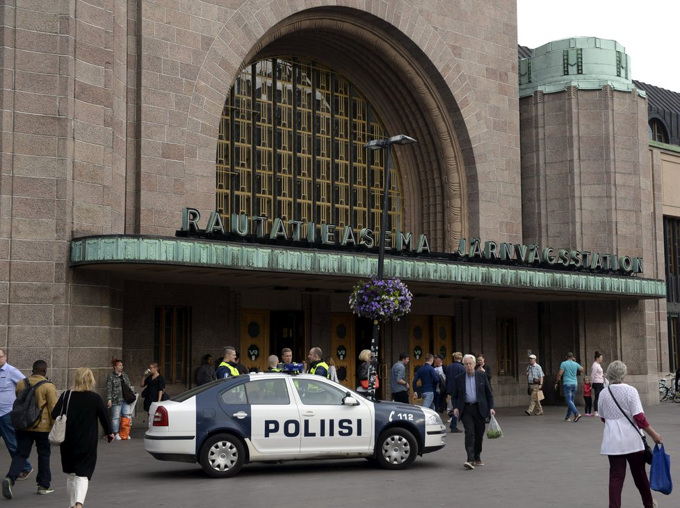 Útok ve městě Turku finská policie vyšetřuje jako trestný čin související s terorismem. Hlavním podezřelým je podle ní osmnáctiletý Maročan.