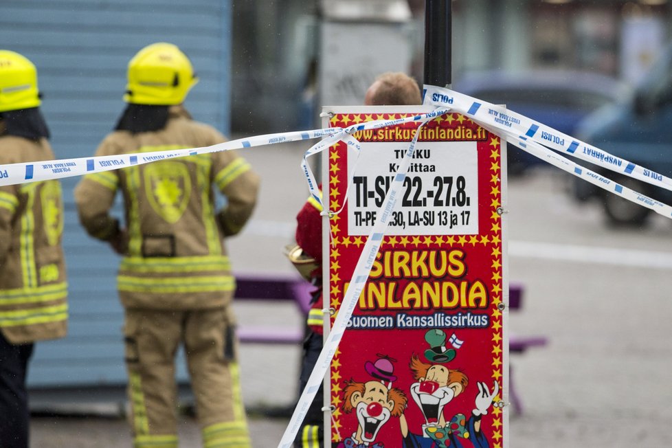 Útok ve městě Turku finská policie vyšetřuje jako trestný čin související s terorismem. Hlavním podezřelým je podle ní osmnáctiletý Maročan.