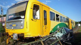 V Sedmihorkách u Turnova se srazil vlak s autem, dva zranění.