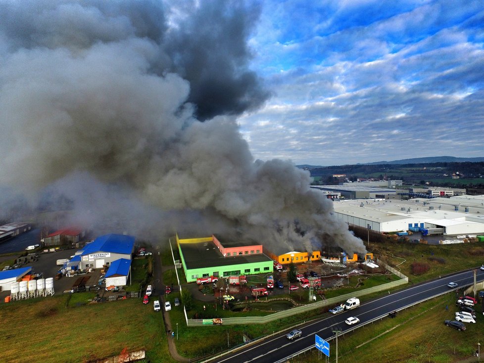U Turnova vybuchla továrna: Popálené oběti a zavalení pod sutinami!