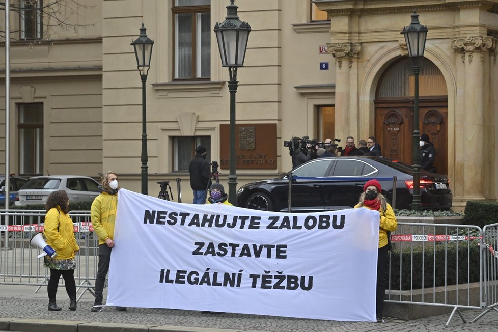 Kauza Turów: Protesty proti pokračování těžby