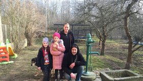 Michal a Eva Kopečtí žijí i se svými dvěma dětmi v malé obci Václavice na Liberecku.