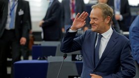 Šéf summitů Donald Tusk usedl do „horkého“ křesla v europarlamentu kvůli migraci. (3.7.2018)
