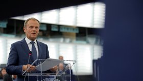 Šéf summitů Donald Tusk usedl do „horkého“ křesla v europarlamentu kvůli migraci. (3.7.2018)