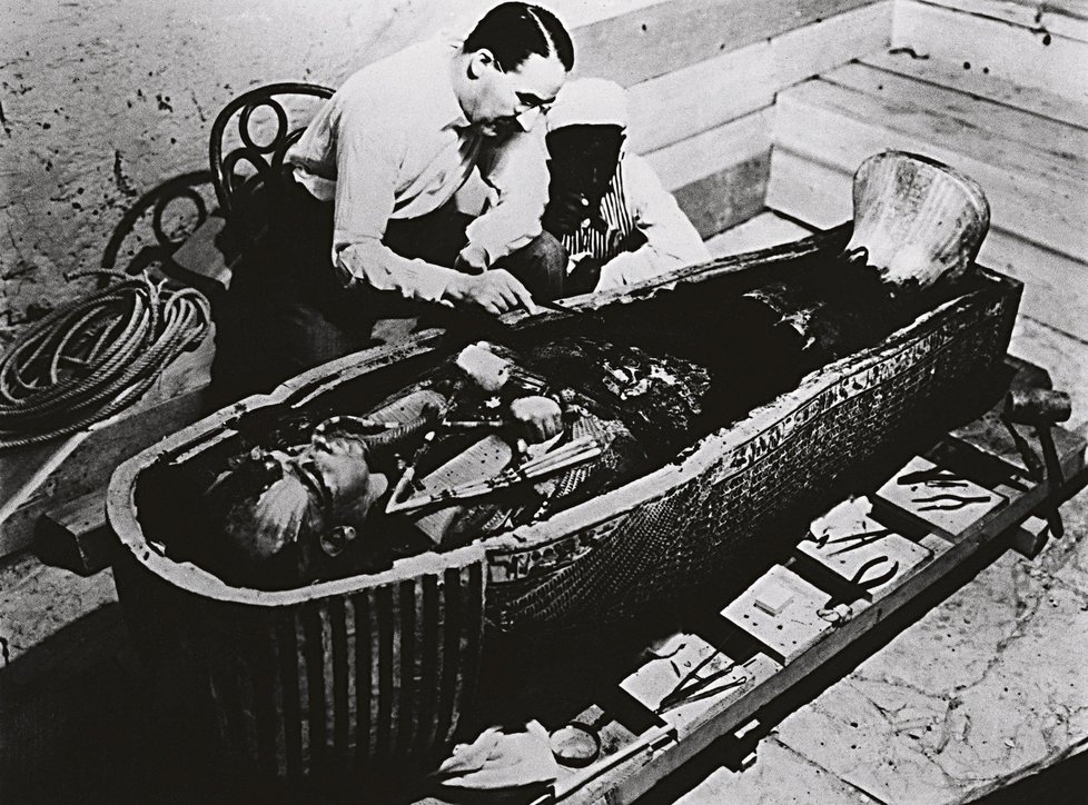 Howard Carter objevil Tutanchamonovu hrobku v roce 1922