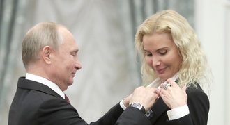 Despotická trenérka ruských krasobruslařek: Smazala si Putina a utíká z Moskvy?!