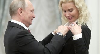 Despotická trenérka ruských krasobruslařek: Smazala si Putina a utíká z Moskvy?! Despotická trenérka ruských krasobruslařek: Smazala si Putina a utíká z Moskvy?!