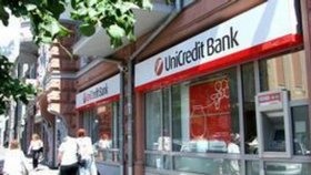 UniCredit Bank má od víkendu závažné problémy. Nefunguje internetové ani mobilní bankovnictví. Lidé na sociálních sítích hromadně informují o přechodu k jiným bankám.