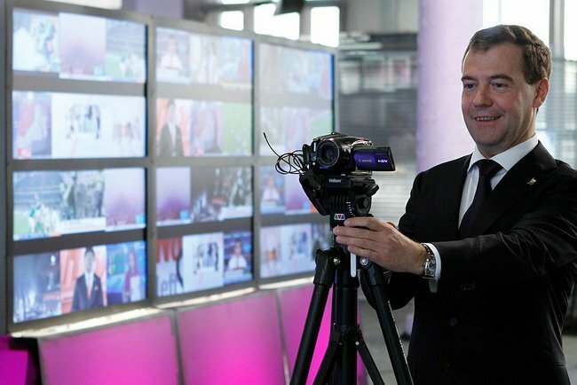 Když TV Dožď začala roku 2010 vysílat, na exkurzi přišel prezident Dmitrij Medveděv.
