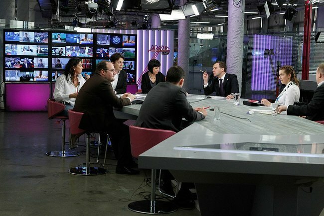 Když TV Dožď začala roku 2010 vysílat, na exkurzi přišel prezident Dmitrij Medveděv.