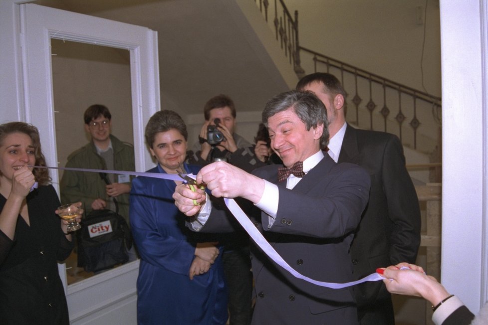 1994: Start první celoplošné stanice Nova se neobešel bez stříhání pásky...