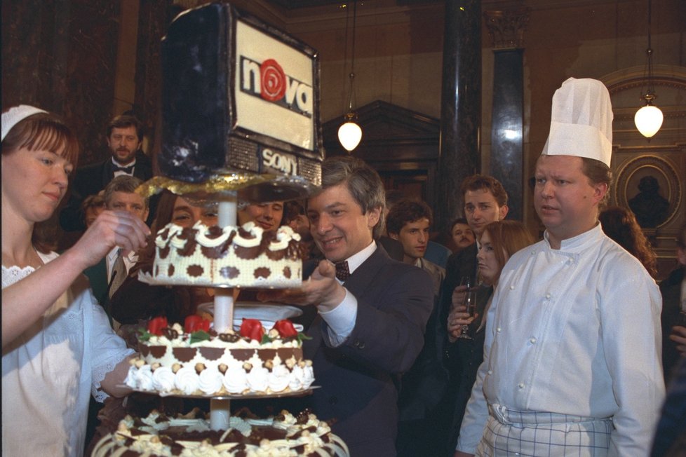 1994: Start vysílání TV Nova a opulentní raut na oslavu