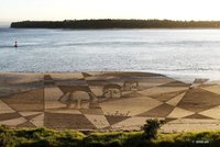 Fotogalerie: Neuvěřitelné! Tyto kresby z písku vypadají jak reálné stavby!