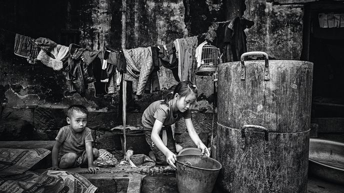 Děti jsou od útlého věku zapojeny do všech pracovních činností vesničanů