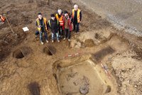 Úspěch archeologů: V místě, kde bojoval Napoleon, našli kostry staré 4500 let!