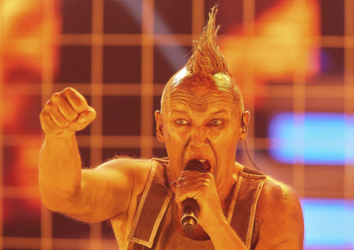 Robert Jašków jako Till Lindemann z kapely Raimmstein