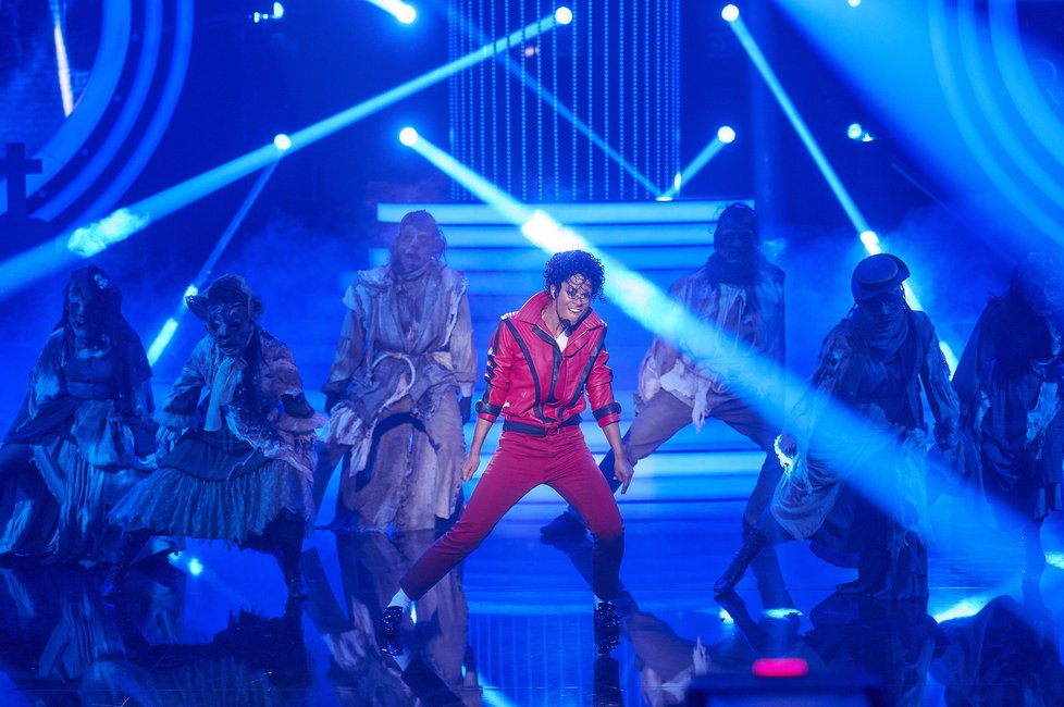 Holišová při vystoupení Thriller
