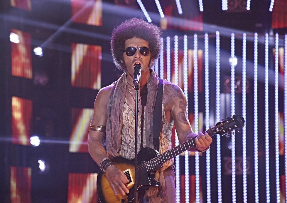 Hvězdy první řady show Tvoje tvář má známý hlas: Petr Vondráček jako Lenny Kravitz