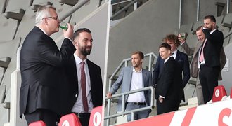 Mistrovské oslavy Slavie: Mejdan s krajánky. Tvrdík klopil zelenou a ďábelská jízda!